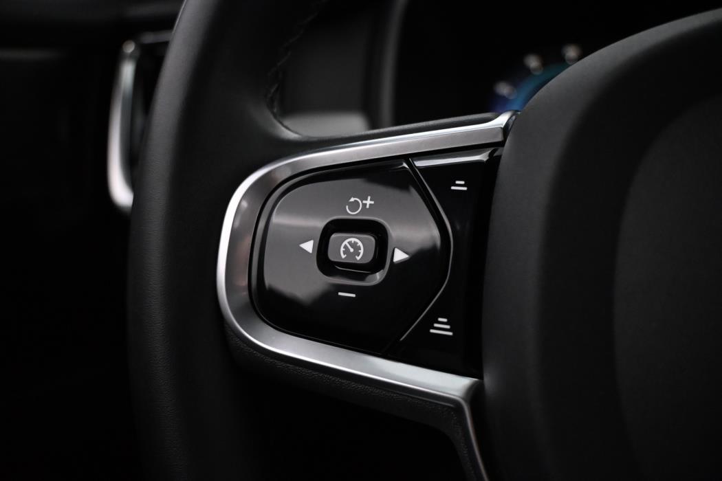 VOLVO V90 2023