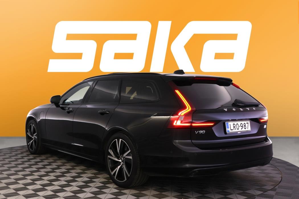 VOLVO V90 2023