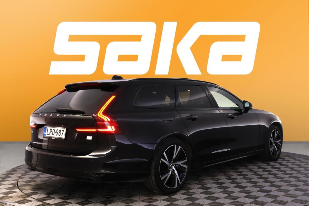VOLVO V90 2023