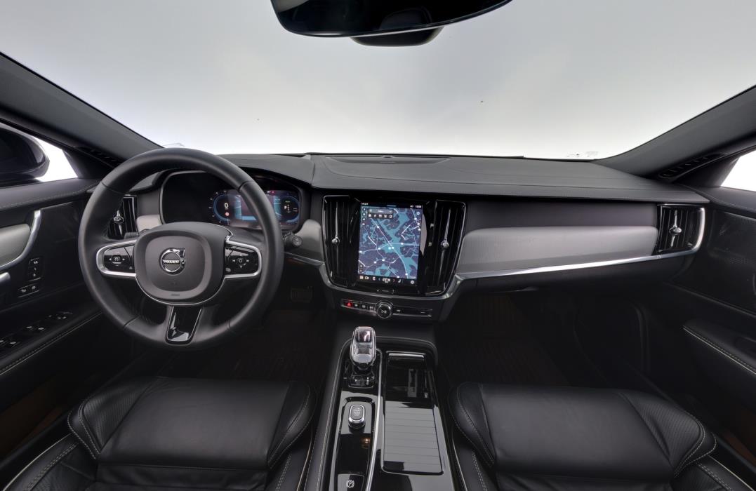 VOLVO V90 2023