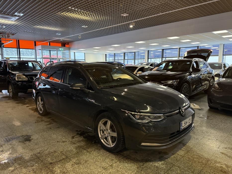 VOLKSWAGEN Golf 2023