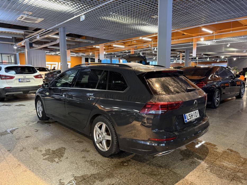 VOLKSWAGEN Golf 2023