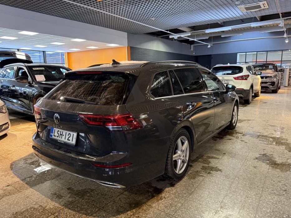 VOLKSWAGEN Golf 2023