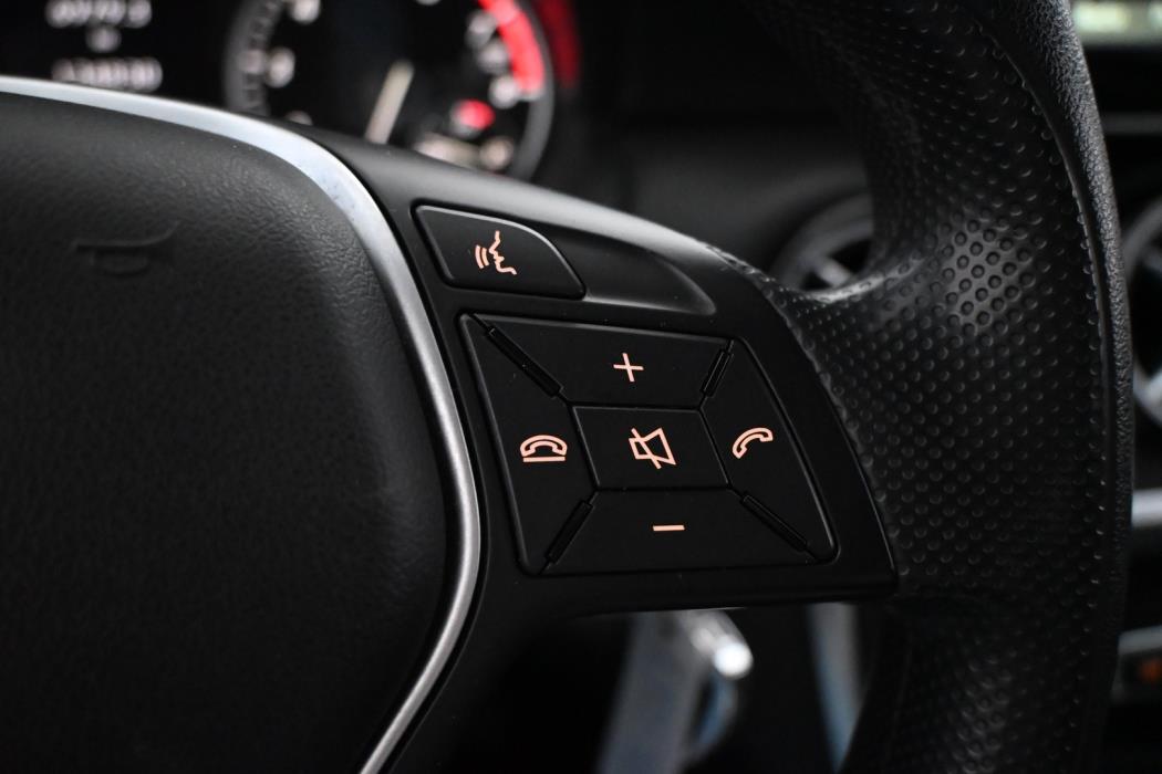 MERCEDES-BENZ A 2013