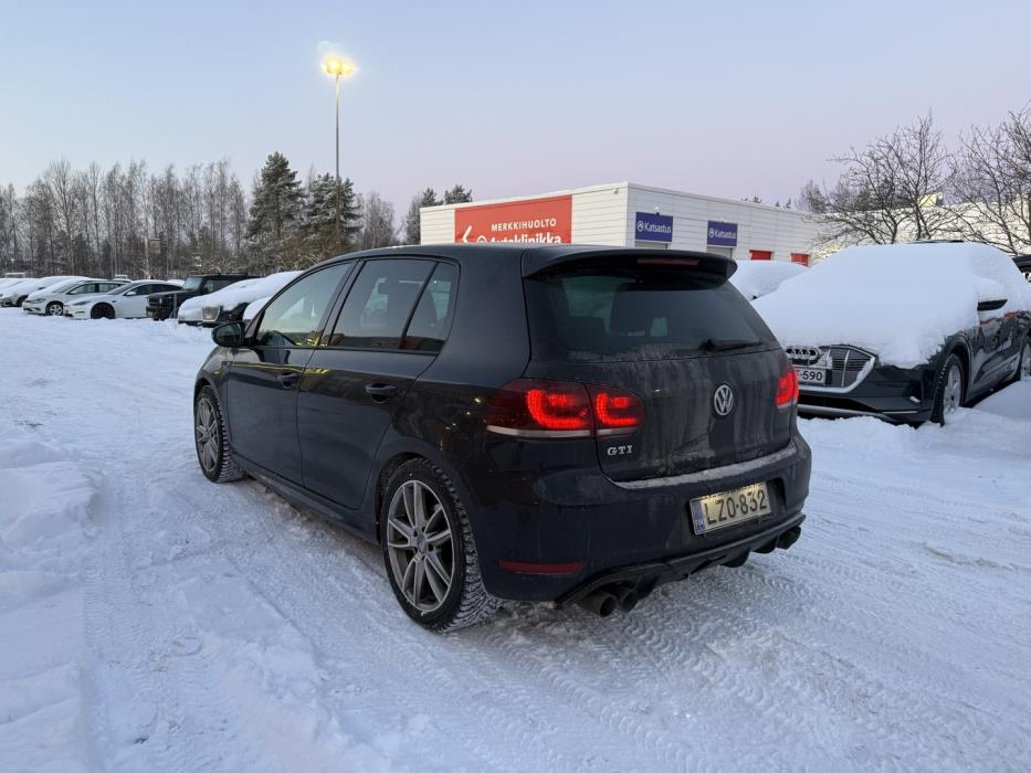 VOLKSWAGEN Golf 2011