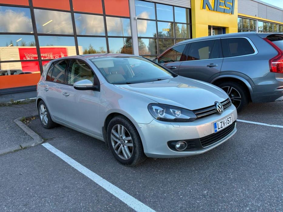 VOLKSWAGEN Golf 2012