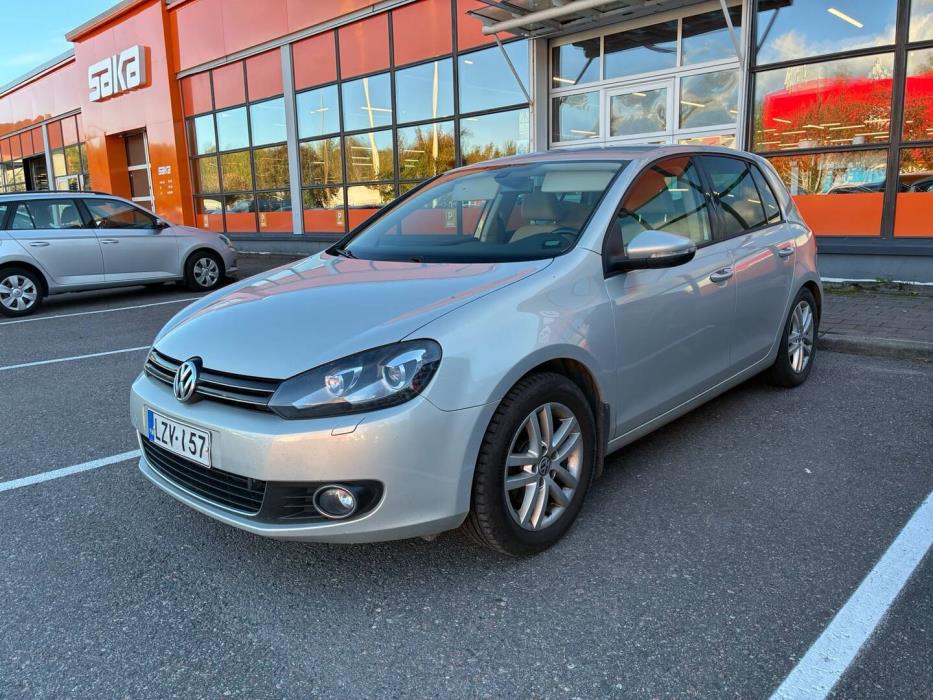 VOLKSWAGEN Golf 2012