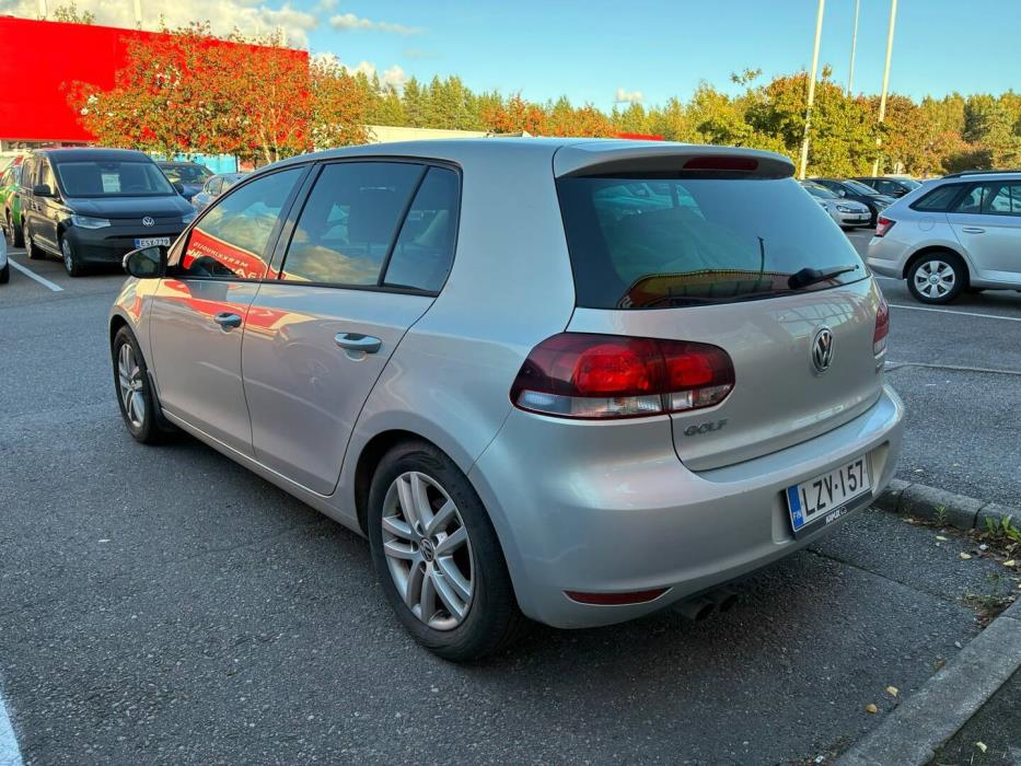 VOLKSWAGEN Golf 2012