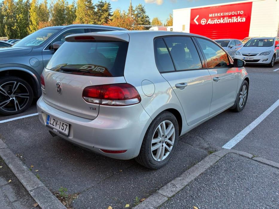 VOLKSWAGEN Golf 2012