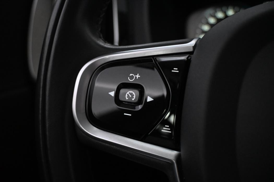 VOLVO XC60 2021