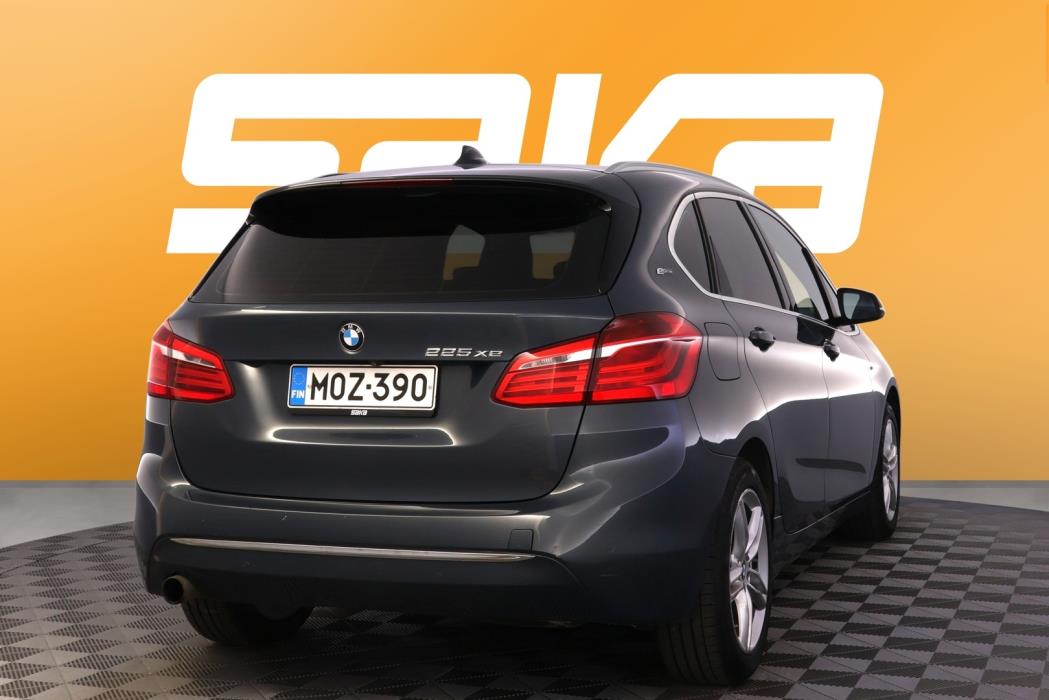 BMW 225 2016