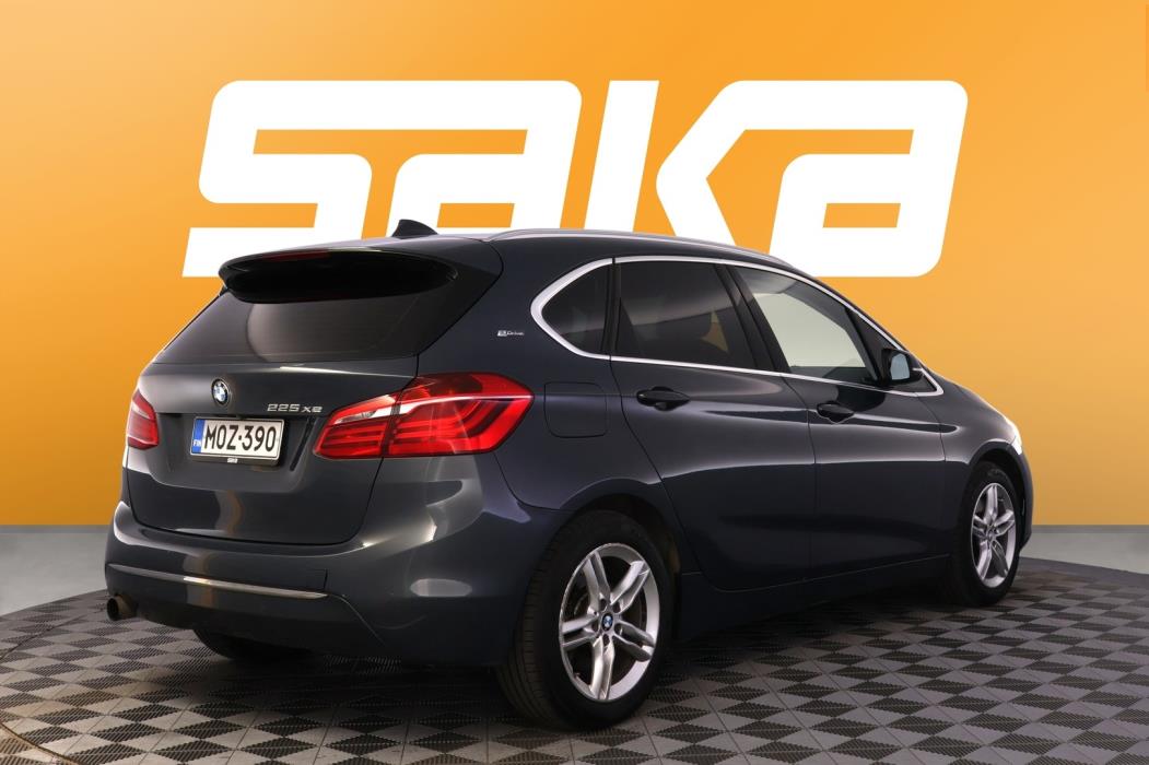 BMW 225 2016