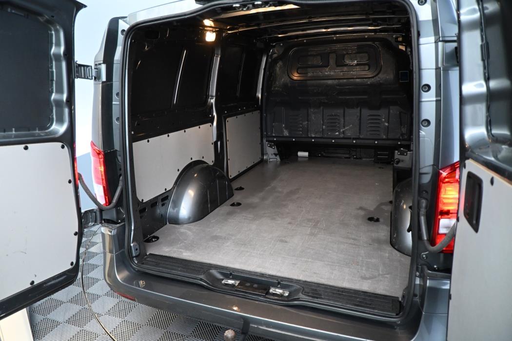 MERCEDES-BENZ Vito 2023