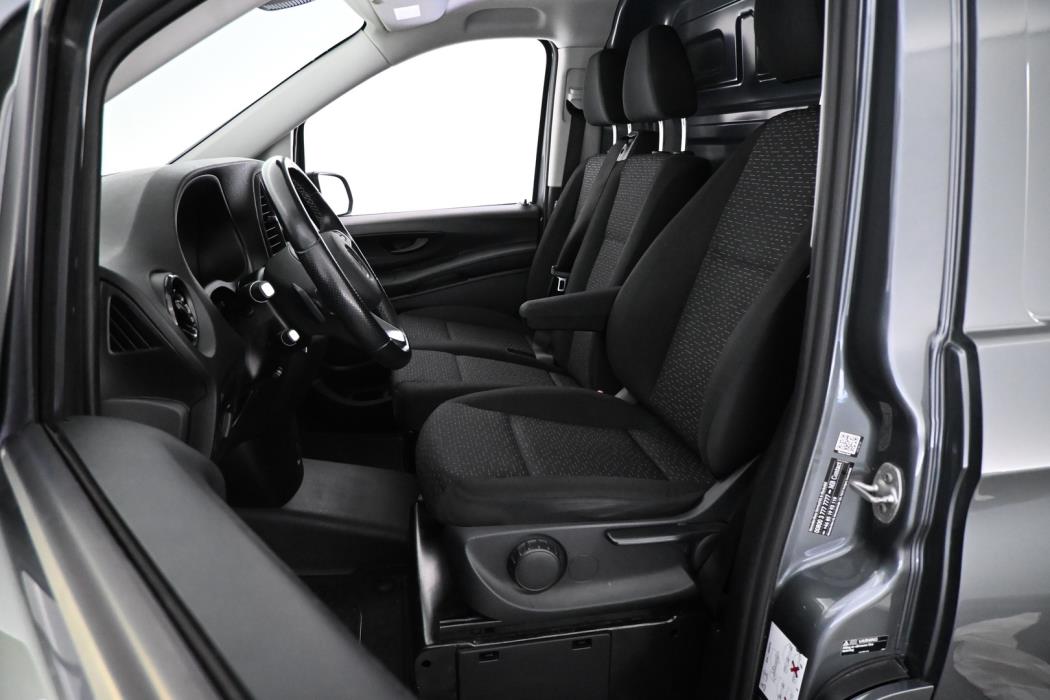MERCEDES-BENZ Vito 2023