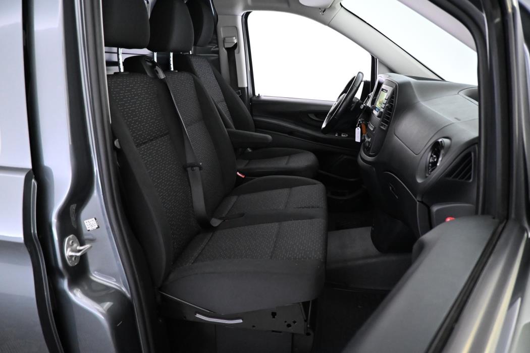 MERCEDES-BENZ Vito 2023