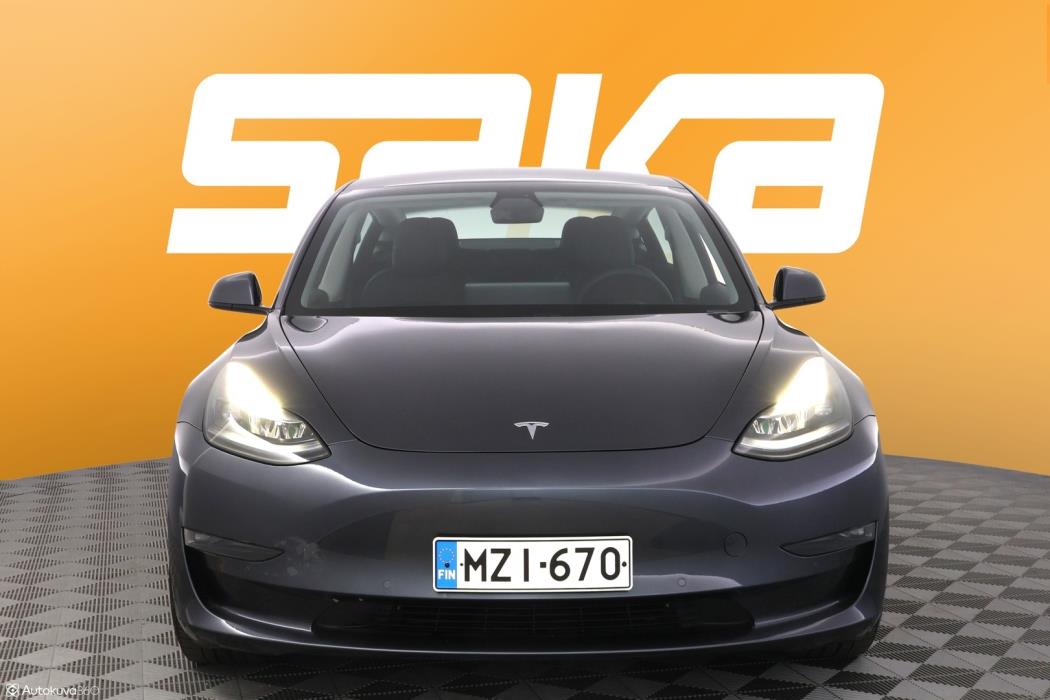 TESLA Model 3 2021