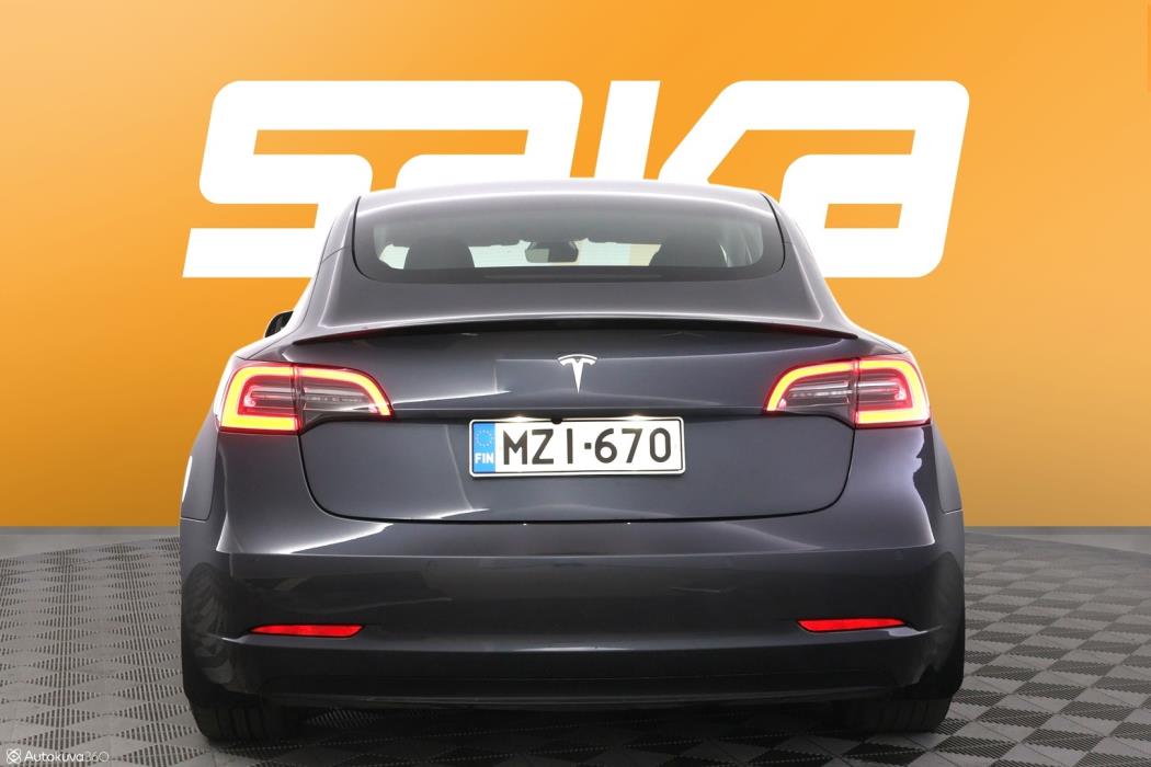 TESLA Model 3 2021