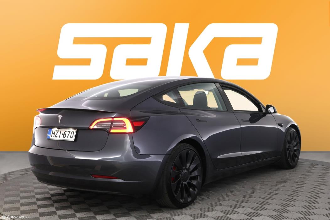 TESLA Model 3 2021