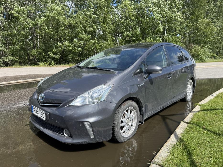 TOYOTA Prius+ 2015