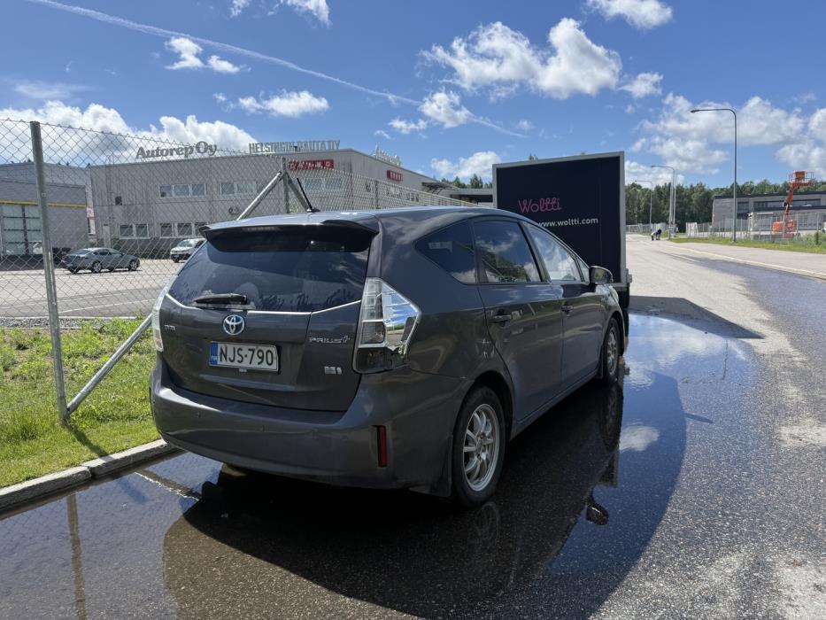 TOYOTA Prius+ 2015