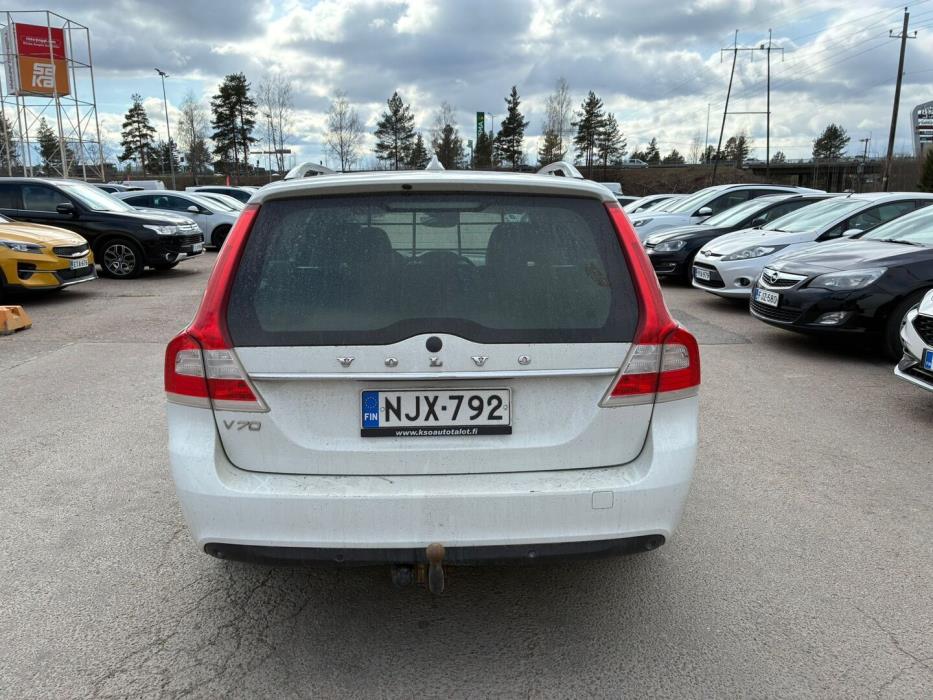 VOLVO V70 2016