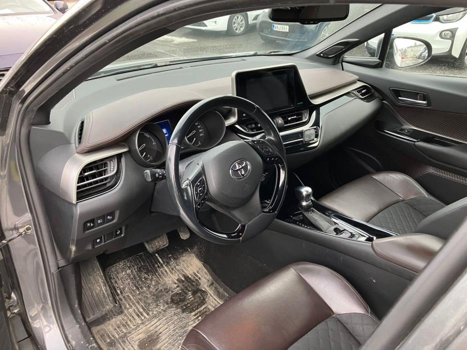 TOYOTA C-HR 2017