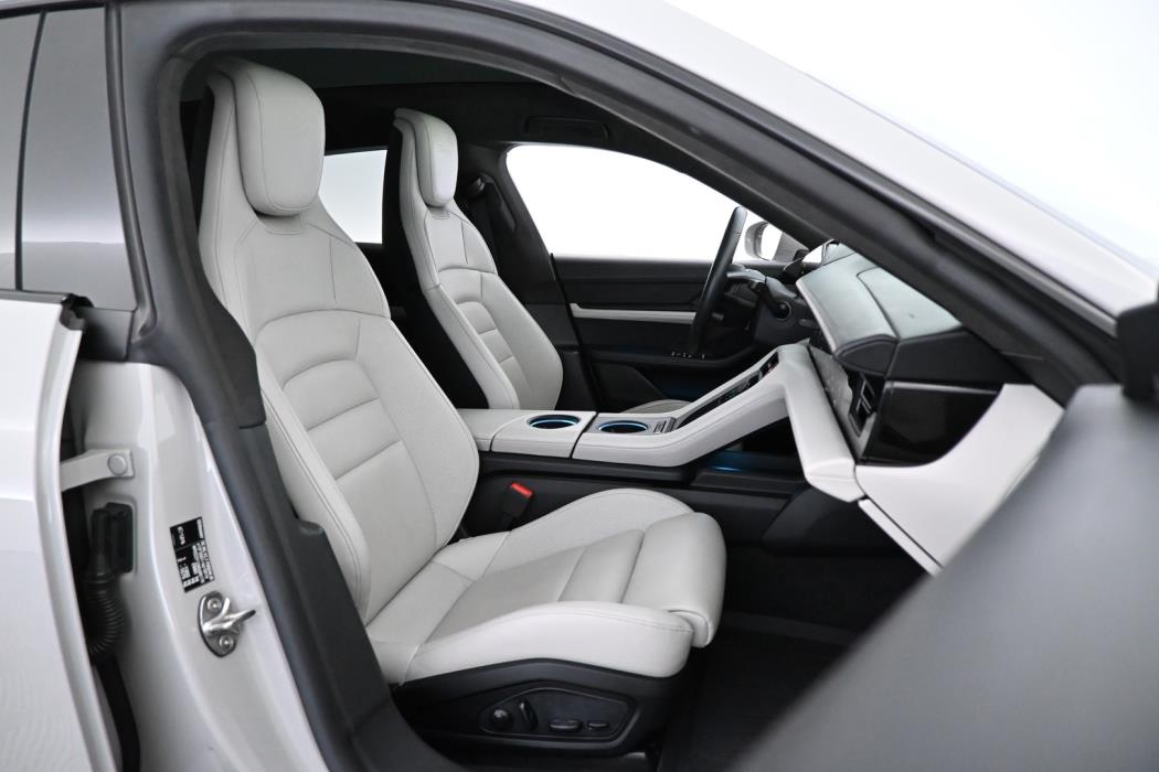 PORSCHE Taycan 2021