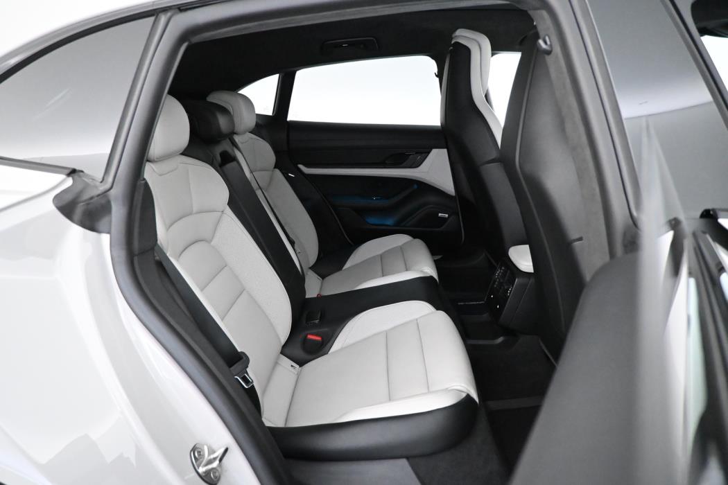 PORSCHE Taycan 2021