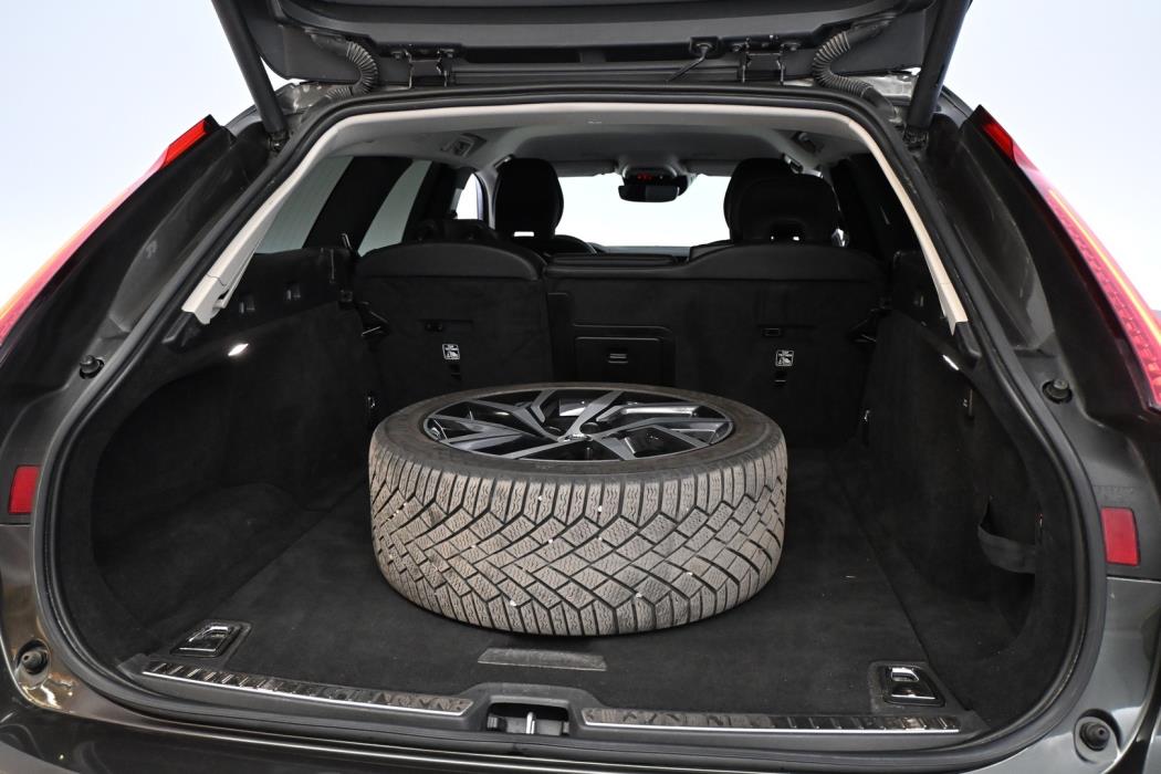 VOLVO V90 2021