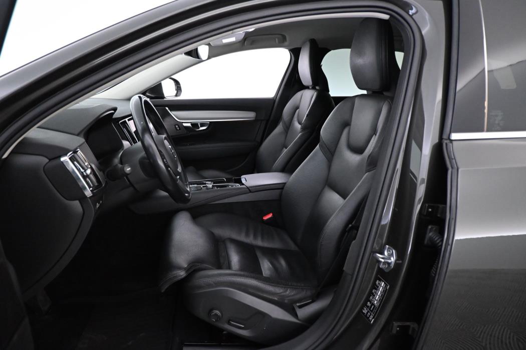 VOLVO V90 2021