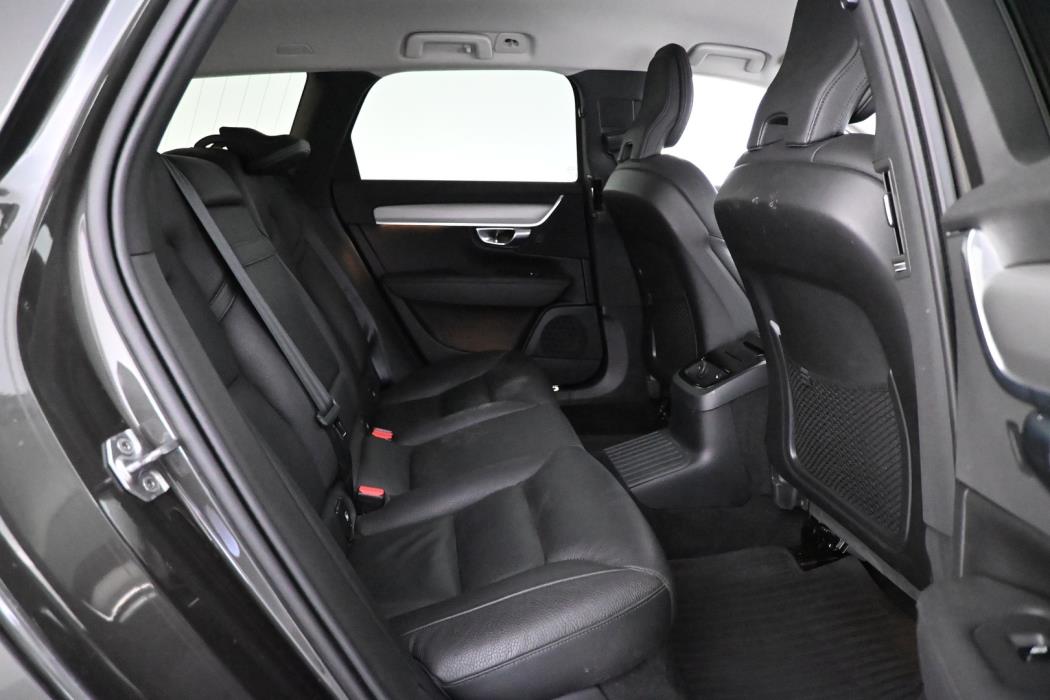 VOLVO V90 2021