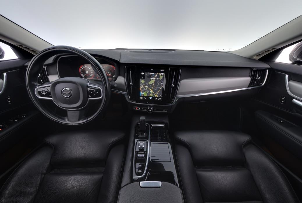 VOLVO V90 2021
