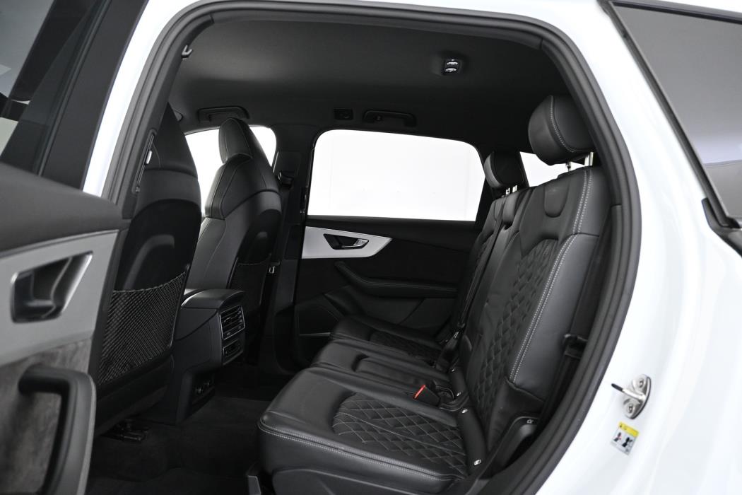 AUDI Q7 2021