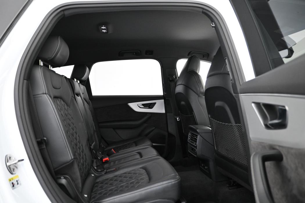 AUDI Q7 2021
