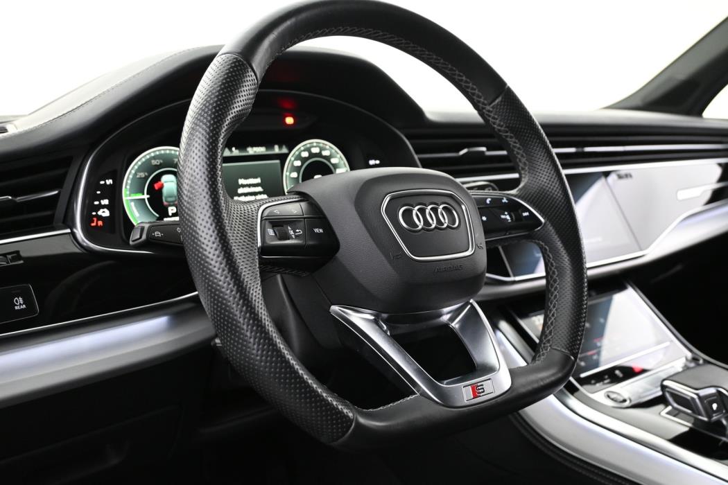 AUDI Q7 2021