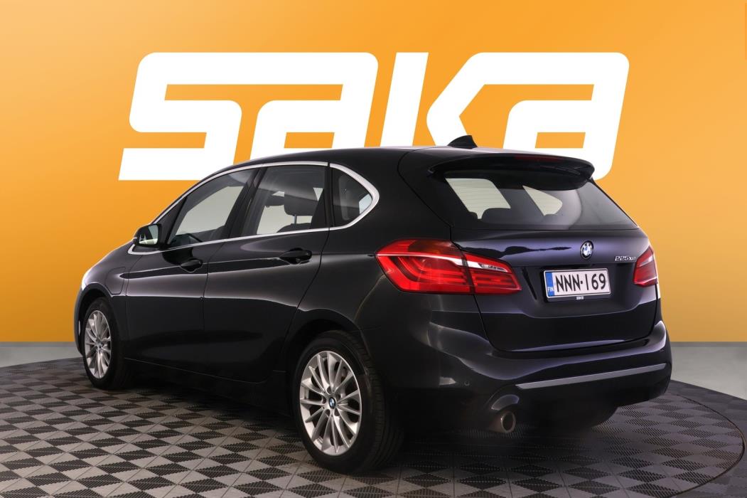 BMW 225 2019