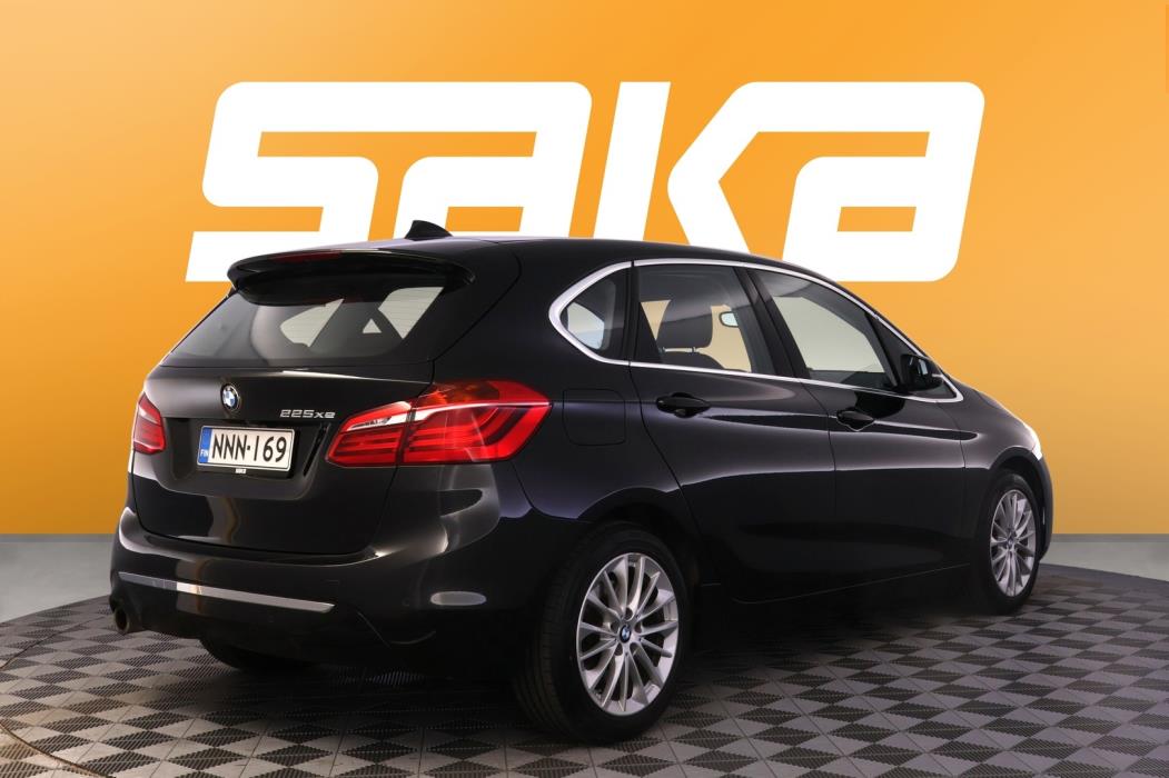 BMW 225 2019