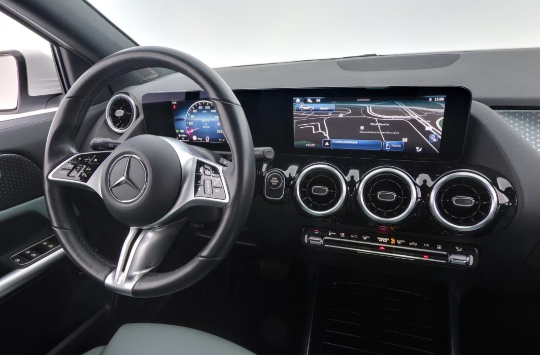 MERCEDES-BENZ GLA 2024