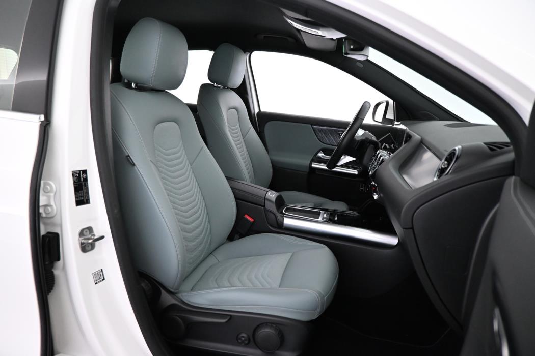 MERCEDES-BENZ GLA 2024