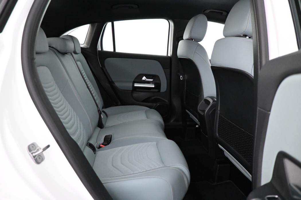 MERCEDES-BENZ GLA 2024