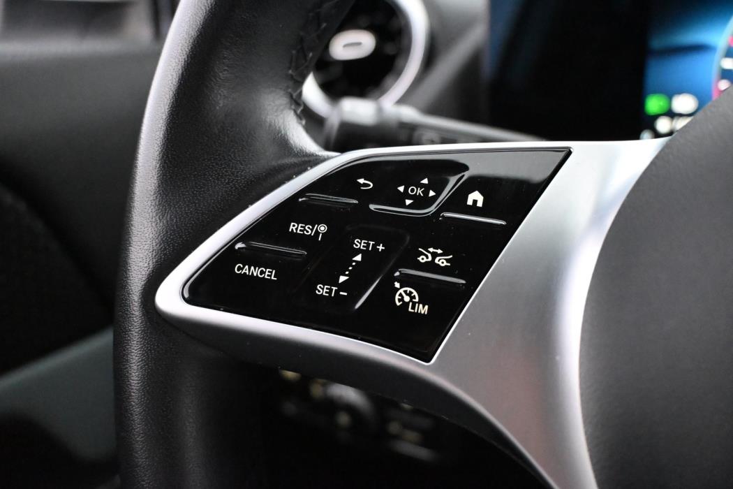 MERCEDES-BENZ GLA 2024