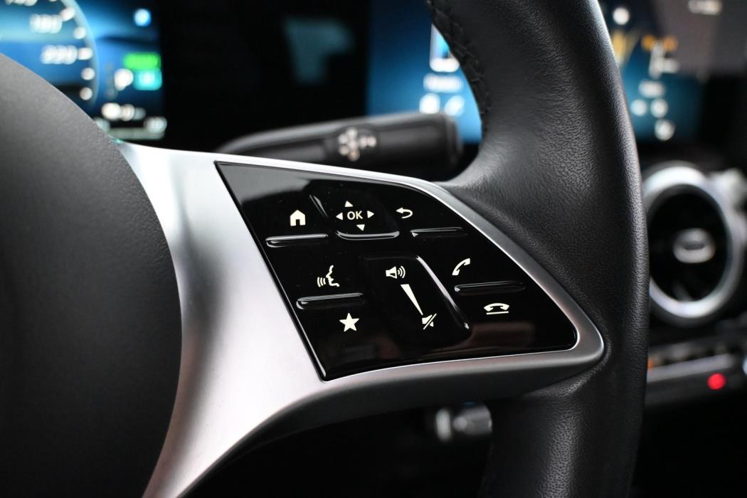 MERCEDES-BENZ GLA 2024