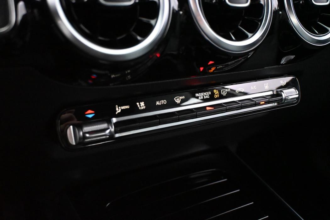 MERCEDES-BENZ GLA 2024