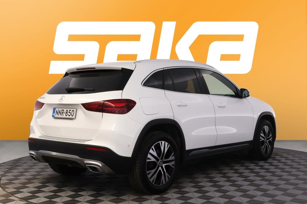 MERCEDES-BENZ GLA 2024