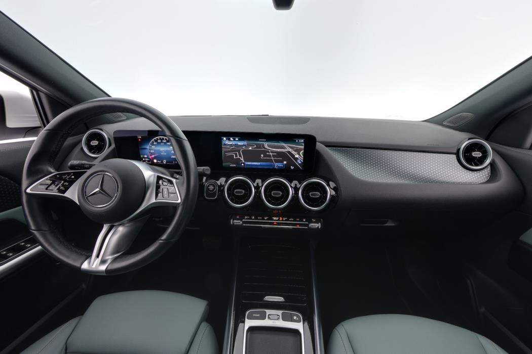 MERCEDES-BENZ GLA 2024