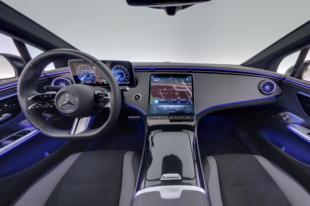 MERCEDES-BENZ EQE 2026