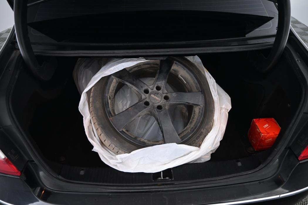 MERCEDES-BENZ E 2012