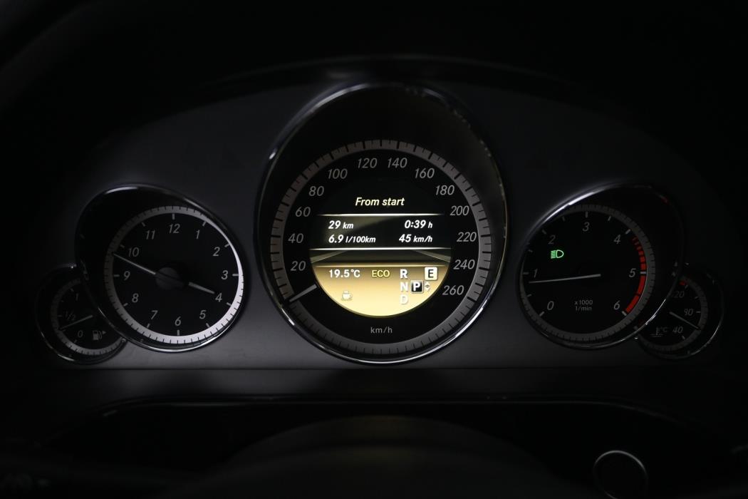 MERCEDES-BENZ E 2012