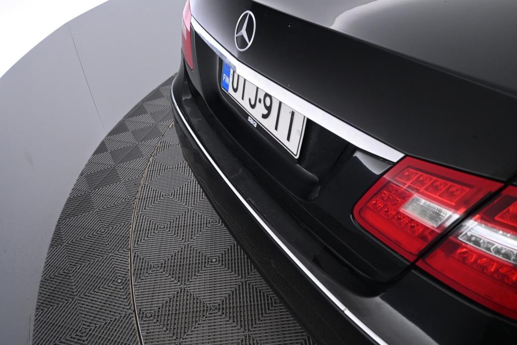 MERCEDES-BENZ E 2012