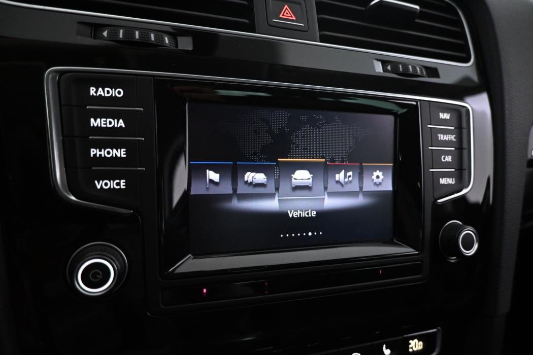 VOLKSWAGEN Golf 2014